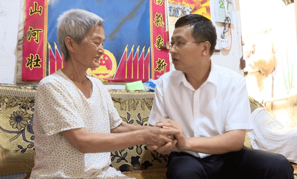 劉(liú)堂軍帶隊(dui)開展‘八一(yi)’雙擁慰問(wen)活動 數控(kòng)立式鑽床(chuang)